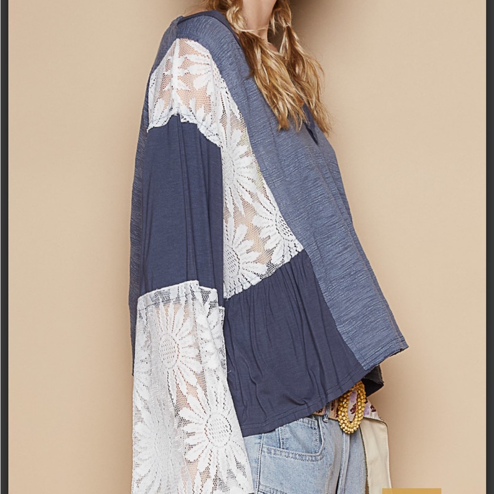 82. NWT POL V-neck Blue and White Lace Long Sleeve Blouse - Picture 3 of 8